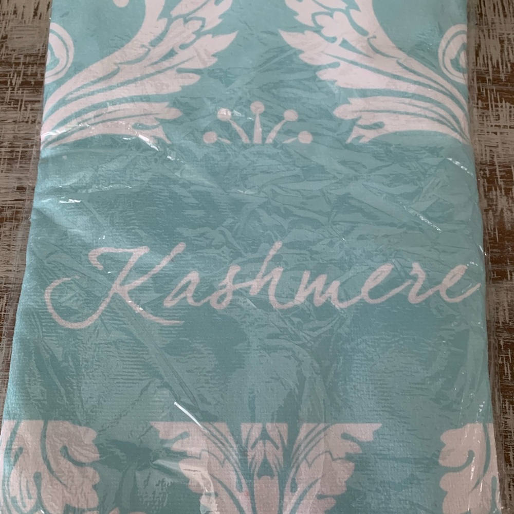 NWT Kashmere Kollections towel